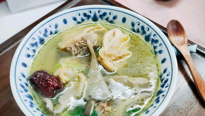 Delicious Qingyuan Chicken and Mushroom Soup Recipe